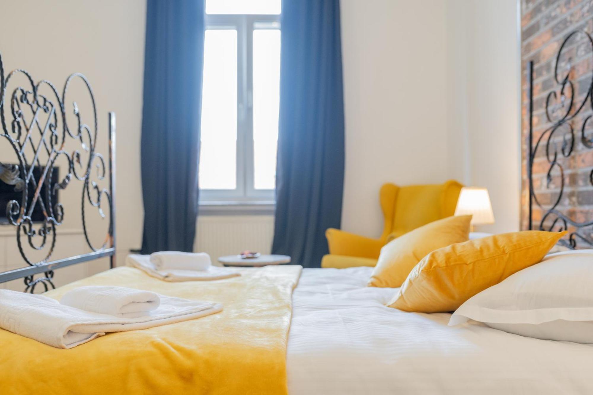Cozy Spacious 5 Star Accommodation In The Heart Of Historic Center Cluj-Napoca Esterno foto