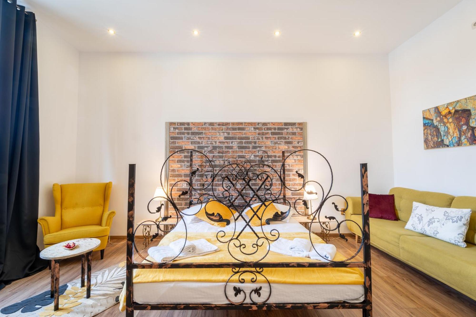 Cozy Spacious 5 Star Accommodation In The Heart Of Historic Center Cluj-Napoca Esterno foto